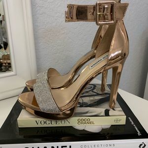 ❗️SOLD❗️Steve Madden Rose Gold 'Circuit' Platform Sandal